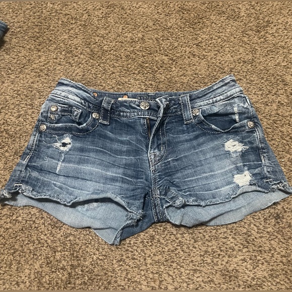 Miss Me Shorts Size 27 - Picture 2 of 3